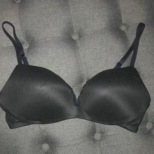 Black Victoria’s Secret bra